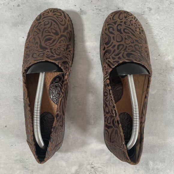 BOC Born Concept Womens Size 11M Peggy Slip On Brown Tooled Casual‎ Leather Shoe - Picture 3 of 7